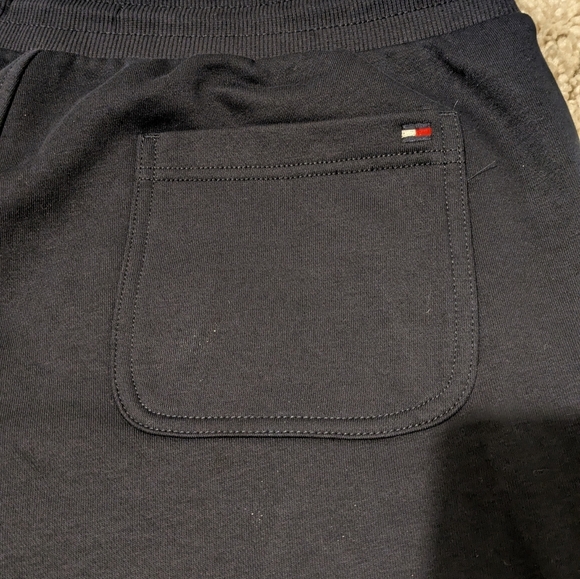 Tommy Hilfiger NEW men's Embroidered Logo Sweat short, size L. Color navy blue. - Picture 8 of 9
